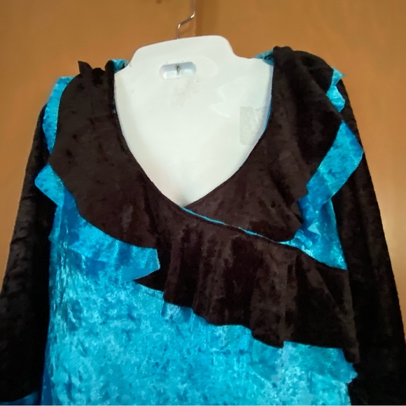 Jac flamenco dancer costume in azure crushed velvet w/ black ruffles and lace. - Picture 4 of 10